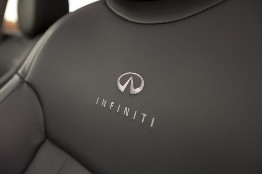  Infiniti FX37 2013 года  (фото 19 из 28)
